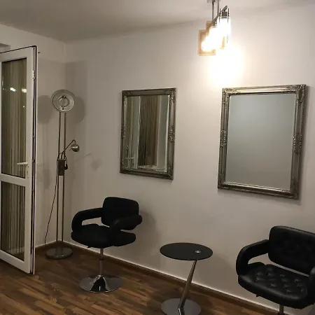 Jiulius Apartment *
